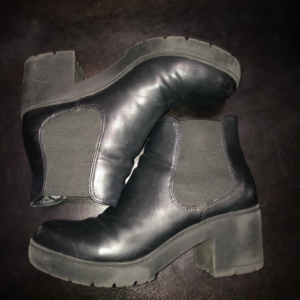 Steven Madden heeled Chelsea boots